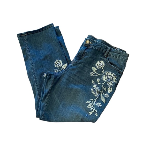 Simply Vera Vera Wang Denim - Simply Vera Embroidered Distressed Capri Women’s Jeans Size 16